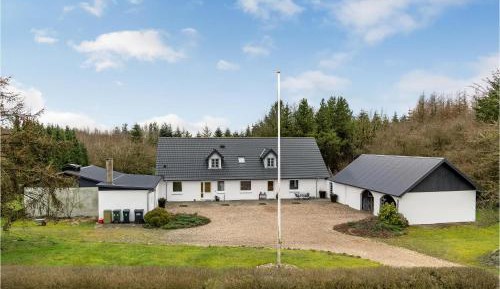 Six-Bedroom Holiday Home