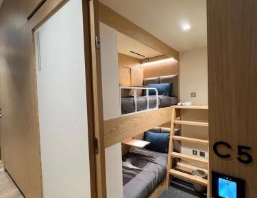 YAWN Bunk Bed Cabin - 10 Hour Day Stay from 13:00-23:00 hrs (1pm-11pm)