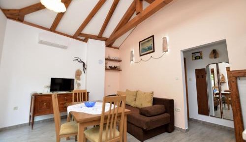 One-Bedroom Holiday Home