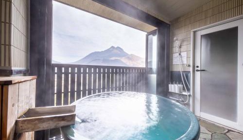 Standard Twin Room with Tatami Area with Semi Open-Air Bath (32㎡)
