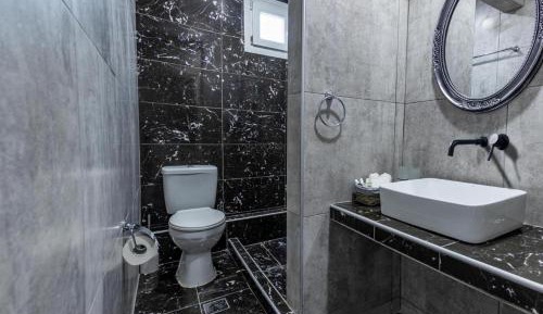 Deluxe Double Room with Side Sea View