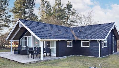 Three-Bedroom Holiday Home 