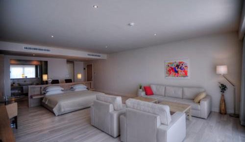 Honeymoon Suite