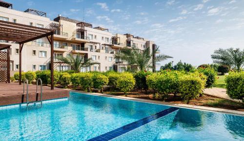 Deluxe Three Bedroom Apartment with Private Pool 