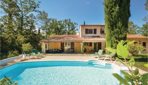 Three-Bedroom Holiday Home 