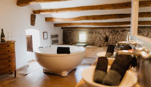 Deluxe Suite with Spa Bath