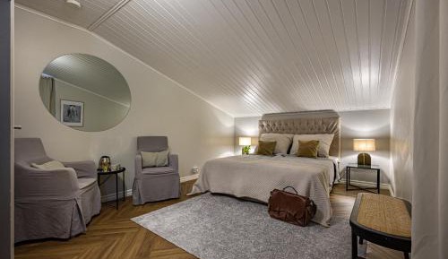 Deluxe Suite with Spa Bath
