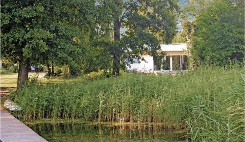 One-Bedroom Holiday Home