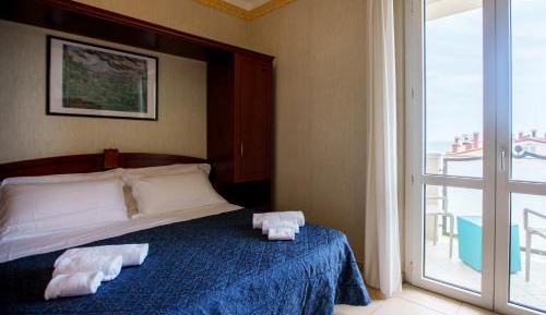 Deluxe Double or Twin Room with Sea View