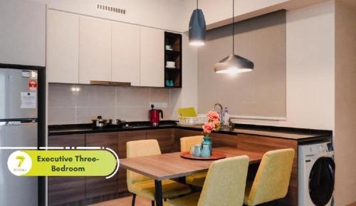 3-Bedroom Executive Suite with Balcony