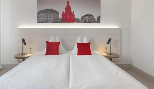Standard Queen Room