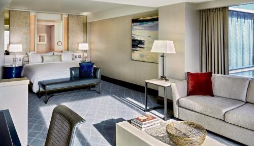 Junior King Suite with Channel View