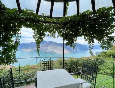 Suite with Lake View