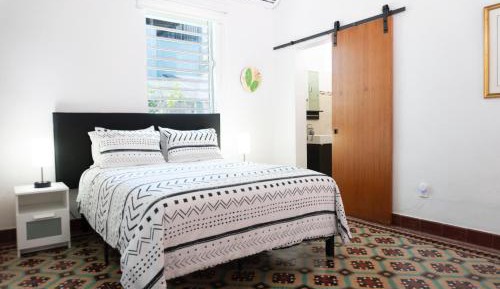 Standard Queen Room-2