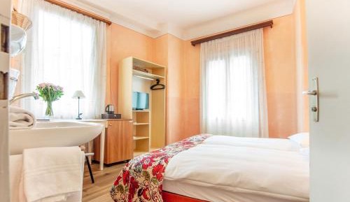 Double or Twin Room with Shared Bathroom