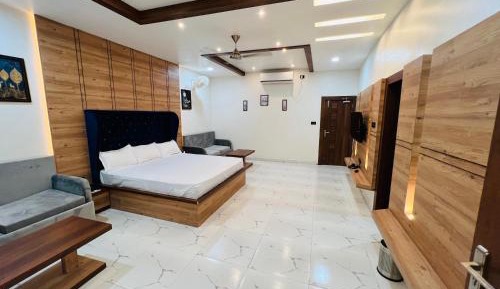 Deluxe Suite