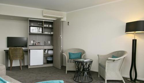 Suite with Private Hot Tub with Disability Access