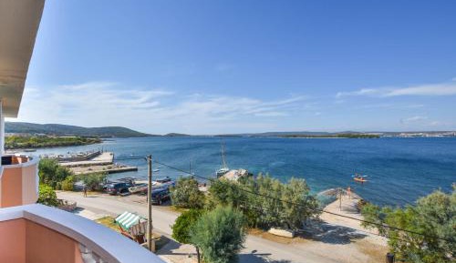 One-Bedroom Apartment with Sea View