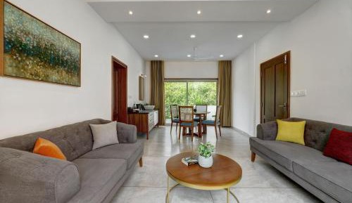 Family Room with Garden View