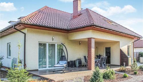 Three-Bedroom Holiday Home 