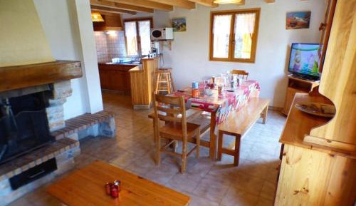 Chalet (8 Adults)
