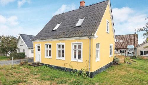 Three-Bedroom Holiday Home 