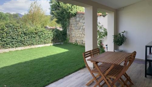 Apartment with Garden View