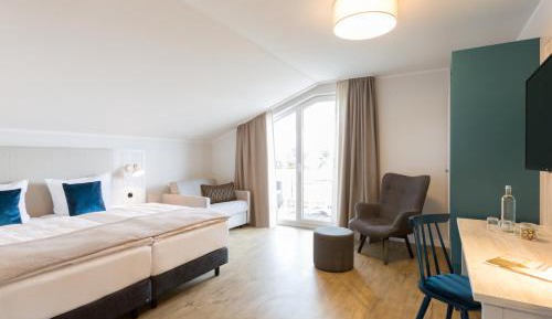 Double Room with Balcony and Sea View