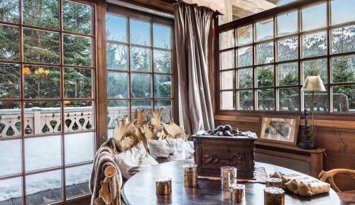 Chalet (14 Adults)