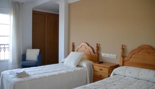 Twin Room with Private Bathroom