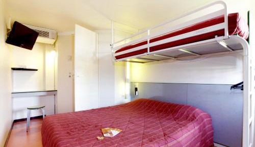 Triple Room (1 Double Bed + 1 Single Bed)