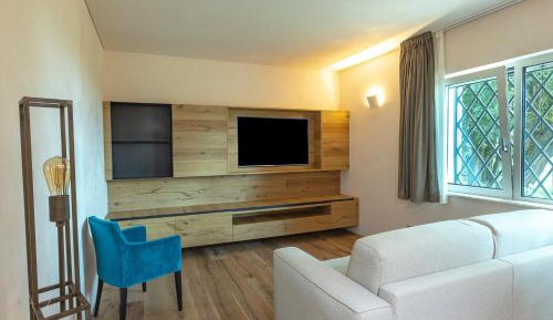 Apartment with Lake View