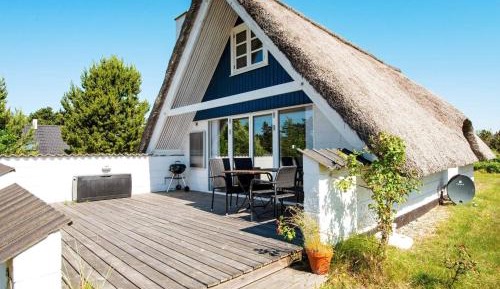 Three-Bedroom Holiday Home 