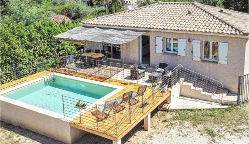 Three-Bedroom Holiday Home 