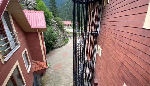 Two-Bedroom Apartment with Balcony and River View