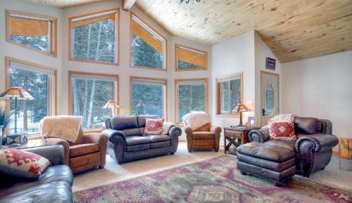 Five-Bedroom Holiday Home