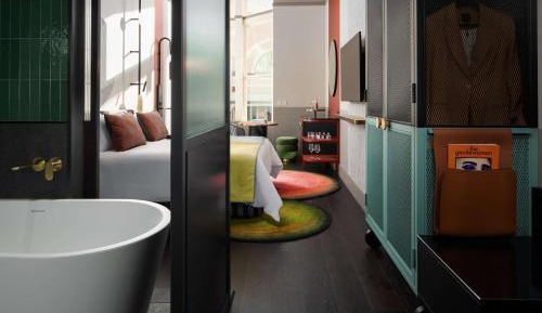 Deluxe King Room