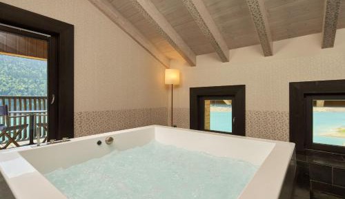 Deluxe King Suite
