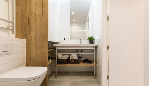 One-Bedroom Apartment with Terrace