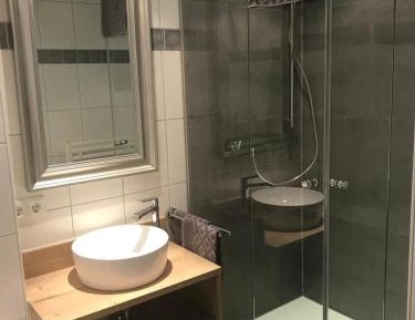 Apartment with Shower