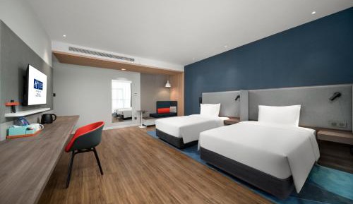Standard Twin Room with City View