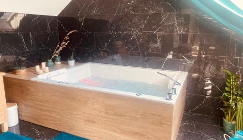Queen Room with Spa Bath