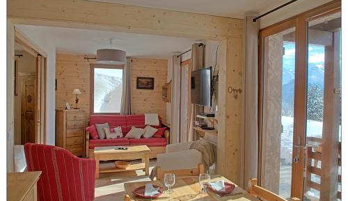 Apartment with Mountain View