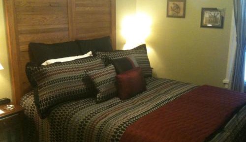 Queen Room with Private Bathroom with Shower