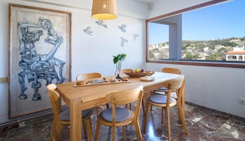 Apartment with Mountain View