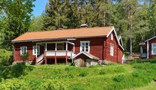 Two-Bedroom Holiday Home