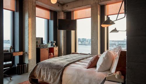 Deluxe Corner Room with City View