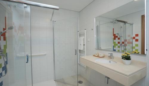 Deluxe Room (2 Adults + 1 Child)
