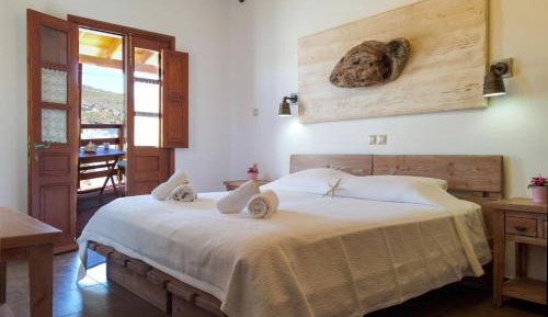 Deluxe One-Bedroom Apartment with Ocean View