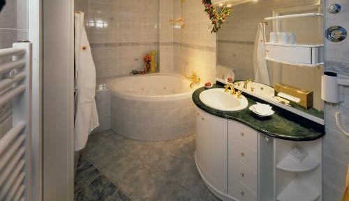 Suite with Spa Bath